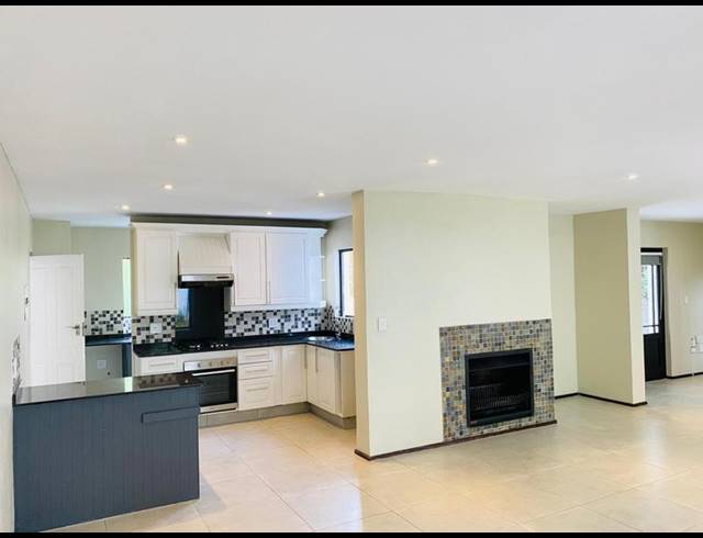 5 BEDROOM HOUSE FOR SALE IN FOURWAYS